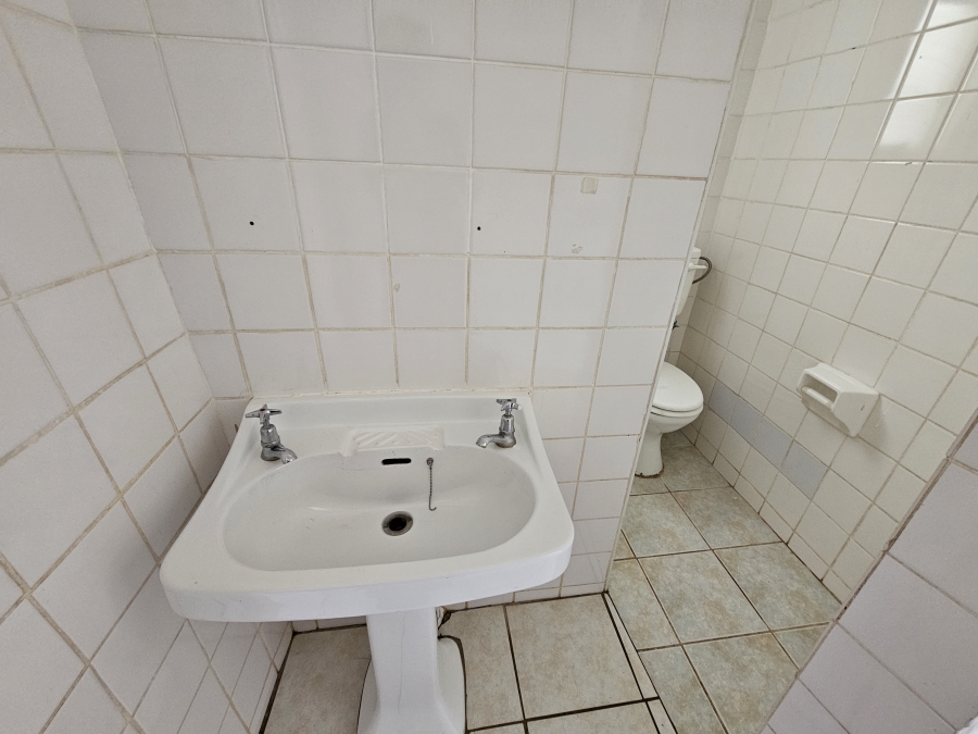 To Let 2 Bedroom Property for Rent in Flamwood North West